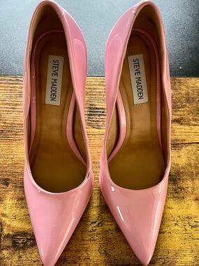 Steve Madden Glossy Light Pink Pointed-Toe Pumps